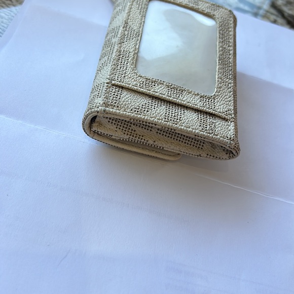 Michael Kors wallet with key holder - Picture 3 of 8